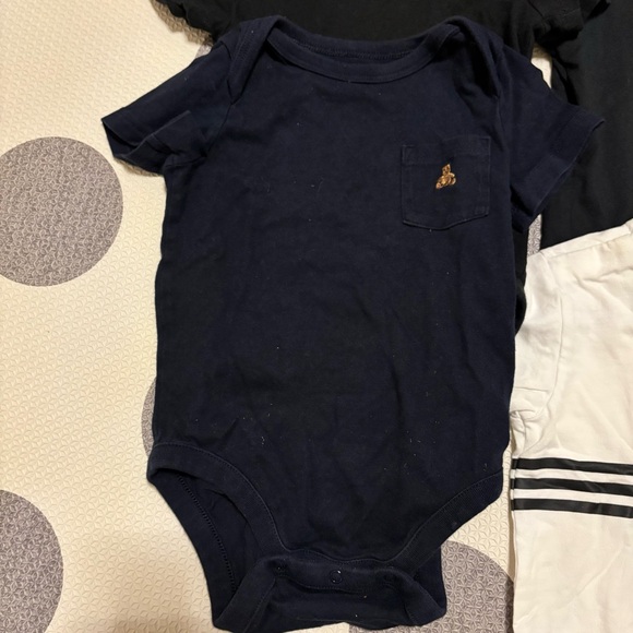 Lot Of 6 Pre-owned 12-18Months Baby Bodysuits, T-shirts, Nike/Adidas/Gap/Disney - Picture 4 of 13